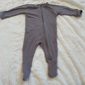 Kickee Pants grey onesie NB